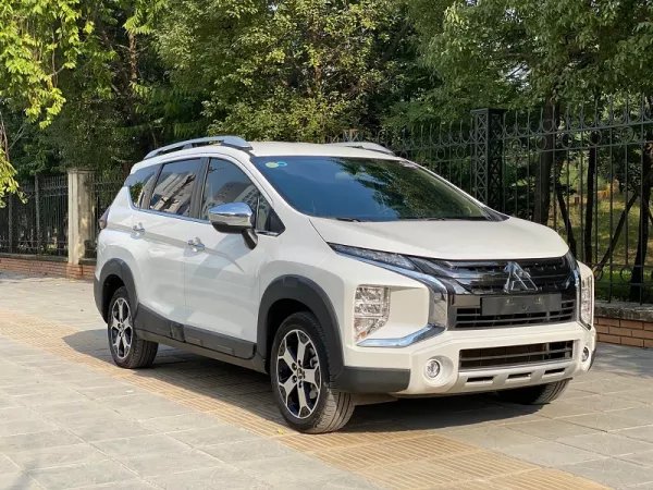Dịch vụ thay kính chắn gió xe Mitsubishi Xpander Cross ngay tại nhà